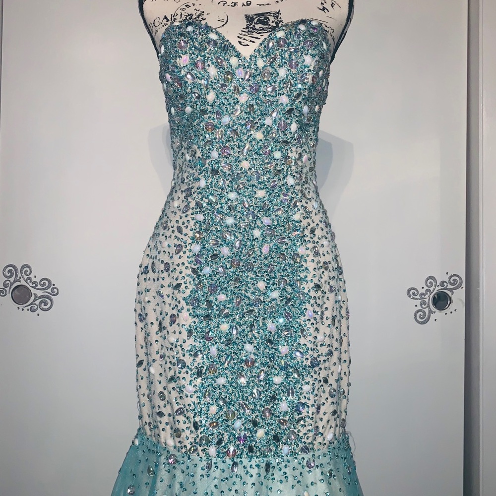 BEAUTIFUL classy mermaid ombré pearl dress